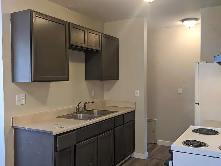 1067 Van Dyke St — Photo 29