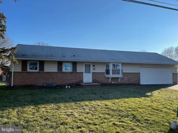 35 Farmland Rd, Leola, PA 17540