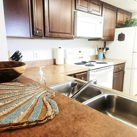 307 Pine Hollow Cir #307 — Photo 33