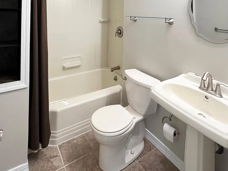 20301 Shelburne Rd #8B — Photo 24
