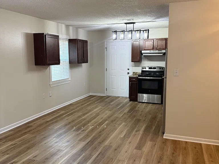 706 Shady Lane Dr #D — Photo 2
