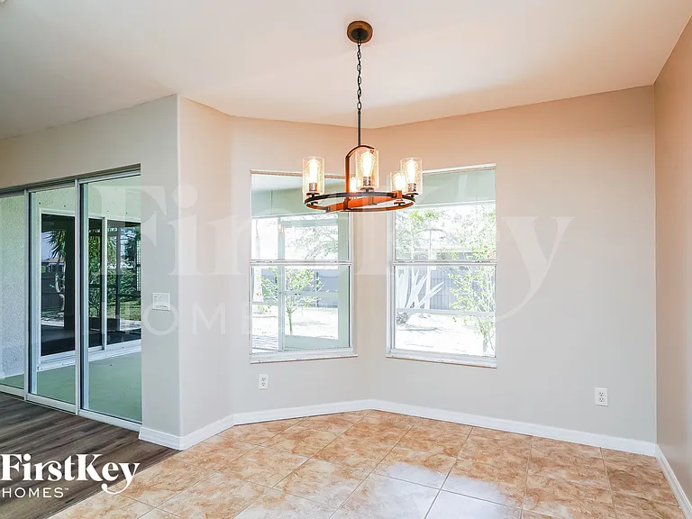 4028 NE 10th Pl — Photo 4