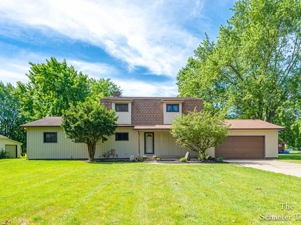 888 Bowes St SE, Lowell, MI 49331