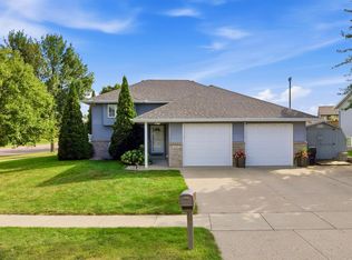 653 Grayhawk Dr, Mankato, MN 56001