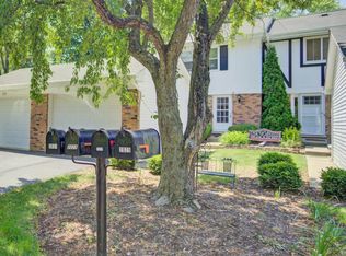 2029 Pepper Valley Dr, Geneva, IL
