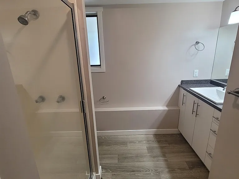 15924 Buena Vista Ave #LOWER — Photo 11