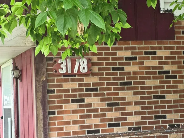 3178 Kenrick St, Keego Harbor, MI 48320