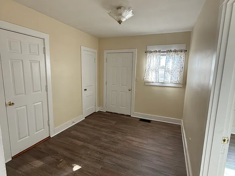 410 E Main St — Photo 11