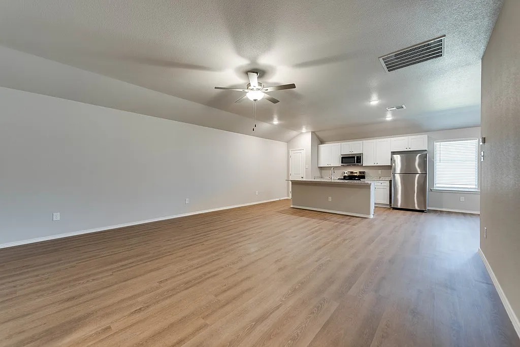3 bed, 2.0 bath, 1500 sqft, $2,550 — Photo 4