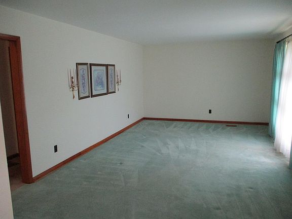 5th image of 377 Twin Hills Dr