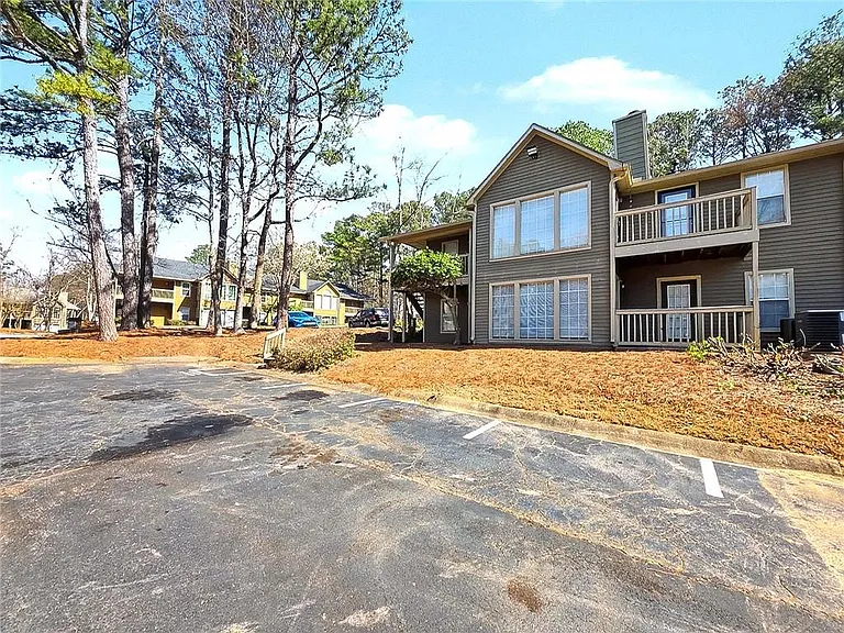 1702 Country Park Dr SE — Photo 3