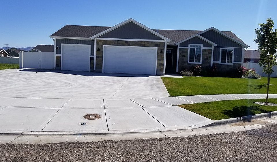 1st image of 430 Adobe Ct