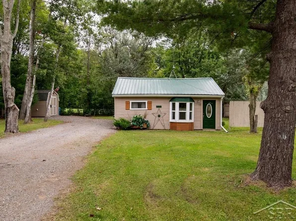 1467 Estey Rd, Beaverton, MI 48612