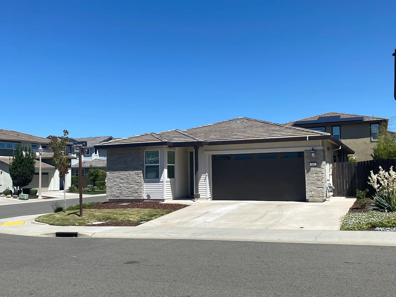 3 bed, 1400 sqft, $2,750 — Photo 2