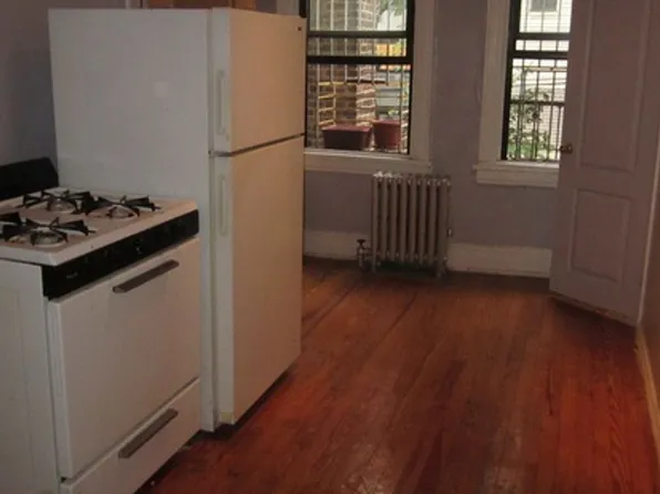 217 Maujer Street image 1 of 6