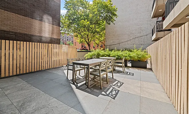 Rented by REAL New York | media 80