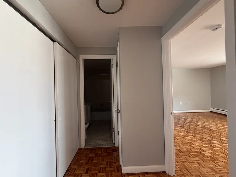 138 Store Ave #2P — Photo 4