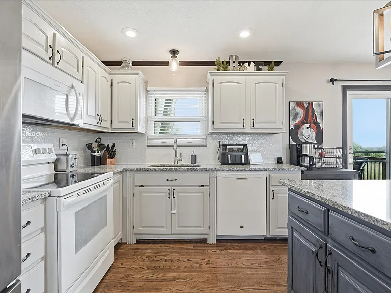 12200 Hollingsworth Rd — Photo 9