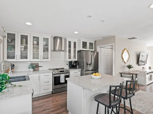 11401 Florindo Rd, San Diego, CA 92127