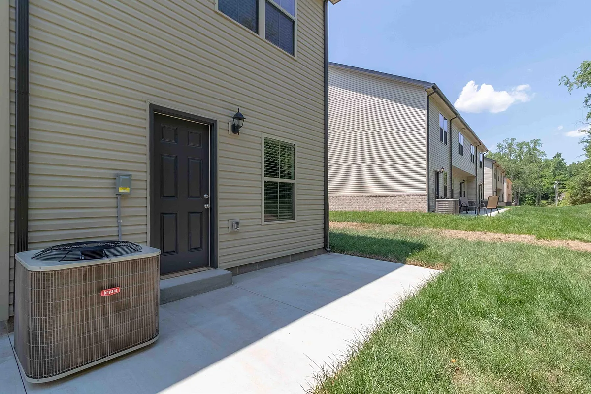 Building Photo - 275 Smithson Ln #D