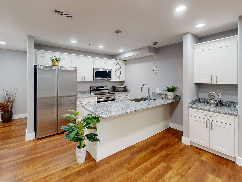 1st image of 1704 Highland Ave APT 3
