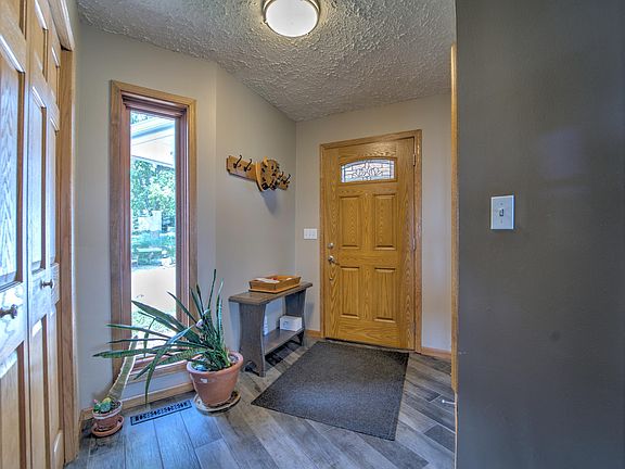 4th image of 16575 Dixon Dr