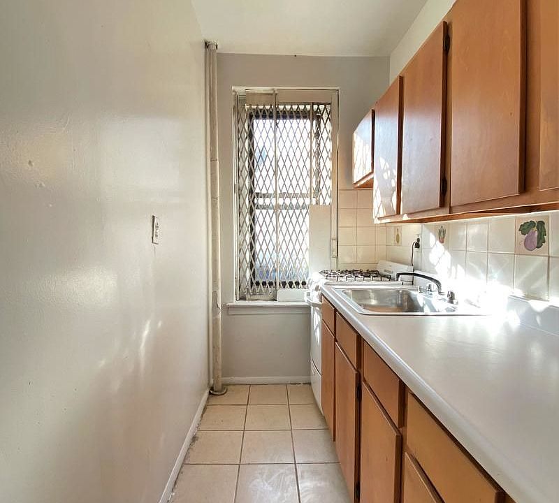2nd image of 555 W 156th St APT 2I