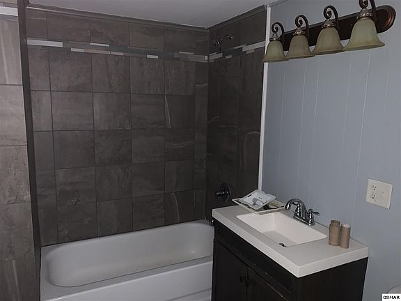 4th image of 307 Jackson St