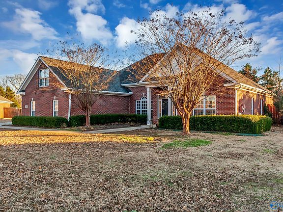2nd image of 326 Weatherford Dr NW