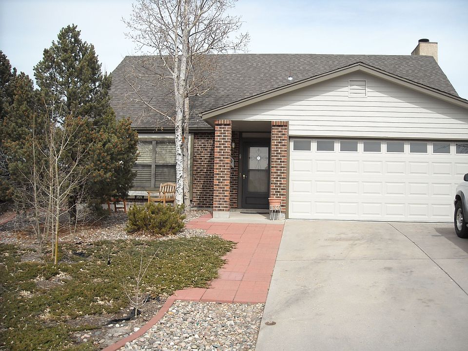 Family home in desireable Briargate area, quiet cul-de-sac!