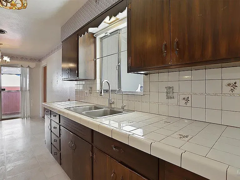 3 bed, 1126 sqft, $2,500 — Photo 4