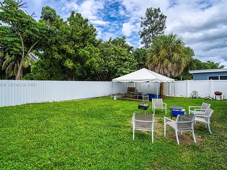 644 SW 7th Ct — Photo 40