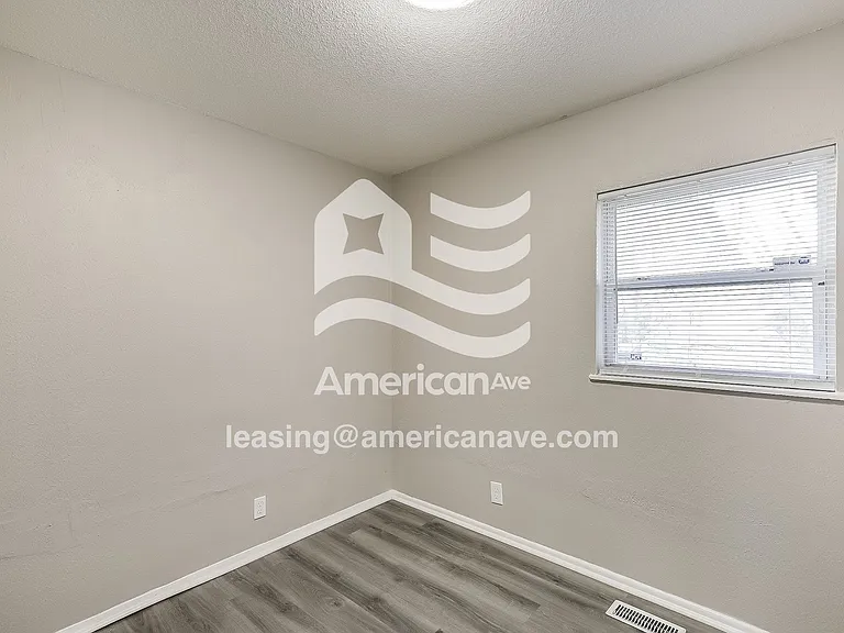 873729_011_wm_-_bedroom_13402575.jpg