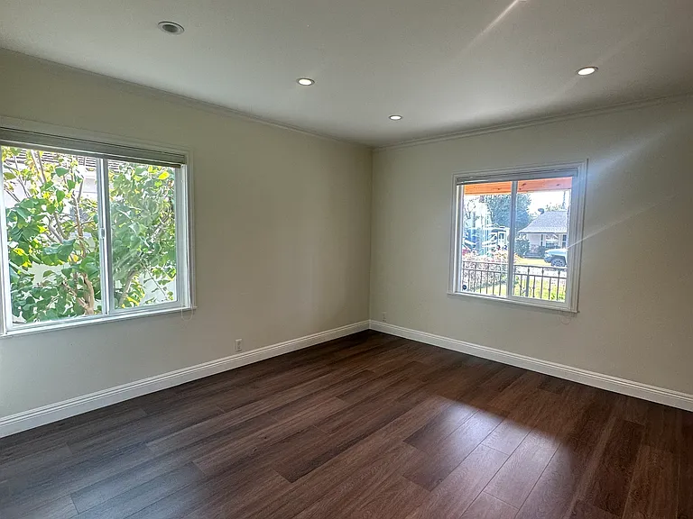 121 W Floral Ave — Photo 19