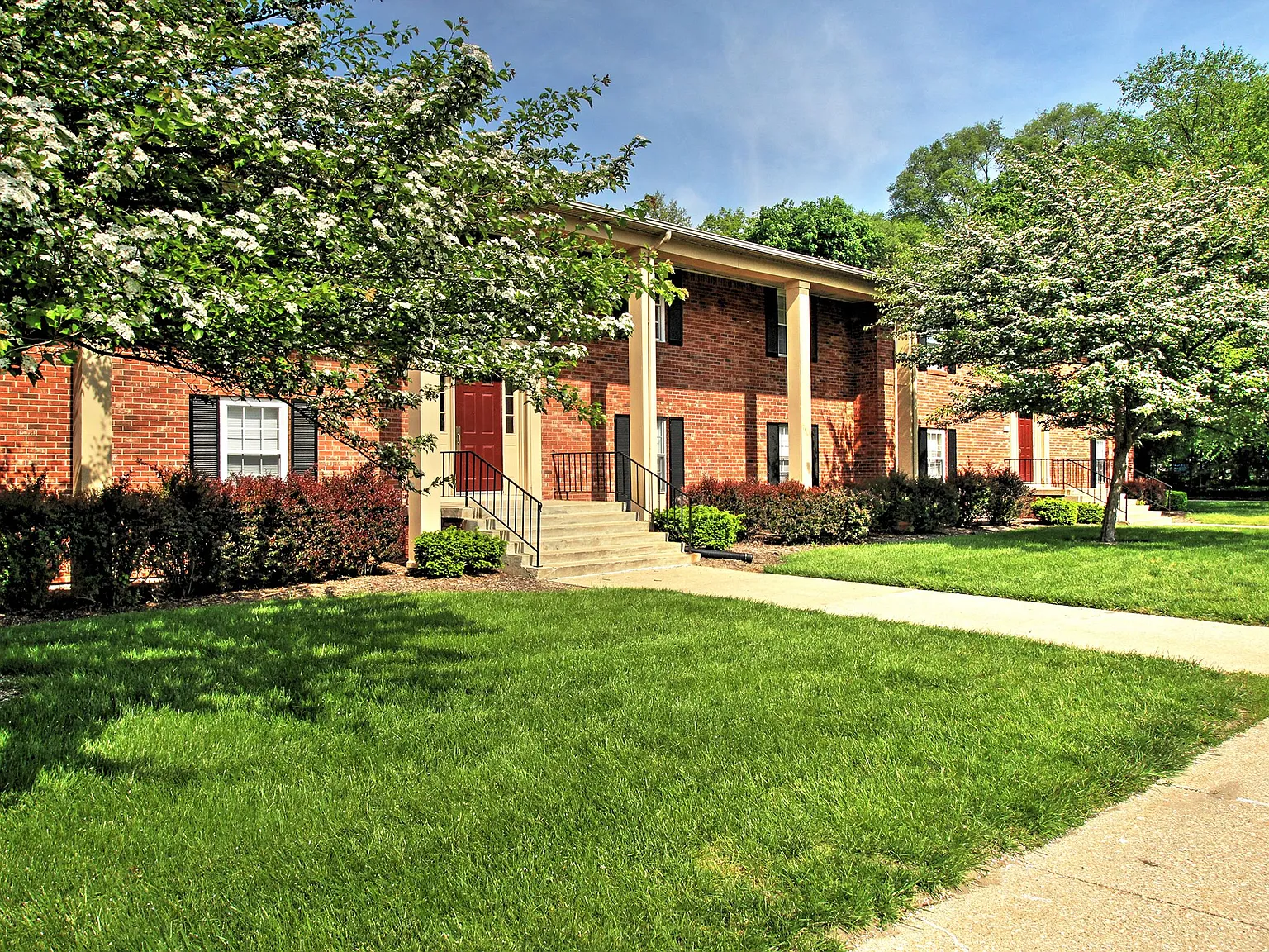 Carriage House Apartments — Photo 3