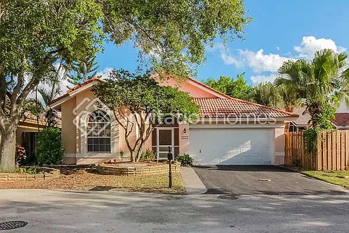 6821 NW 28th Pl Photo 1
