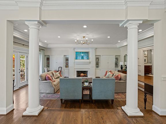 5th image of 203 Barrington Park Dr