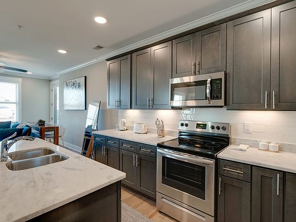 5th image of 4405 Kentucky Ave #402