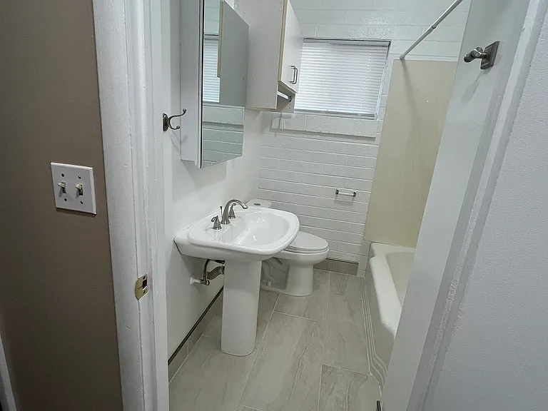 275 E Westminster Ave #1 — Photo 8