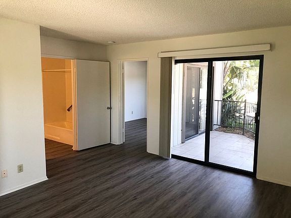 5th image of 6-22 Dakota Dr #6A