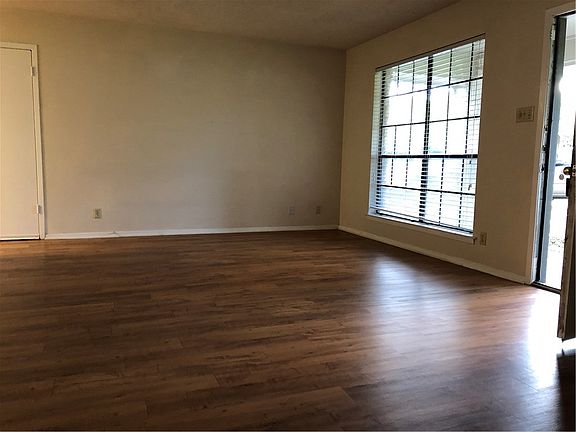 2nd image of 503 Algerita Dr #A