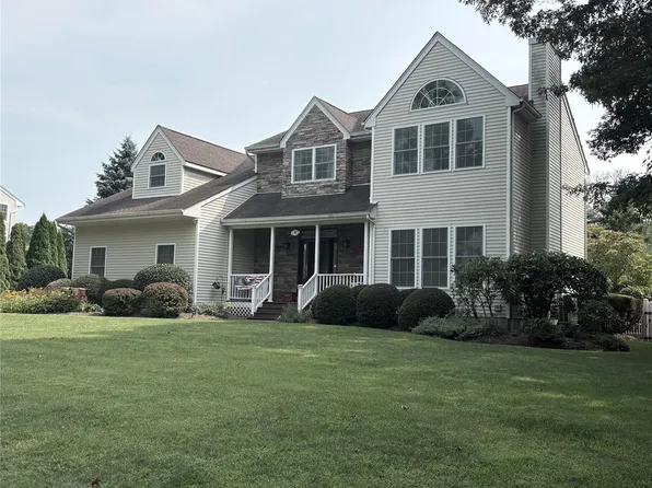 4 Wood Hollow Drive, Westhampton, NY 11977