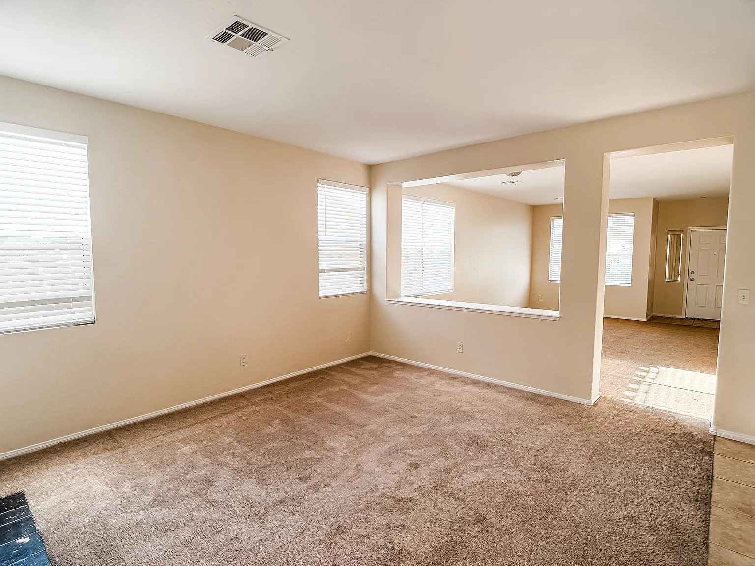 4 bed, 2366 sqft, $2,000 — Photo 2