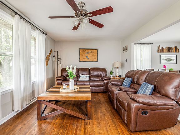 2nd image of 204 Edgewater Dr