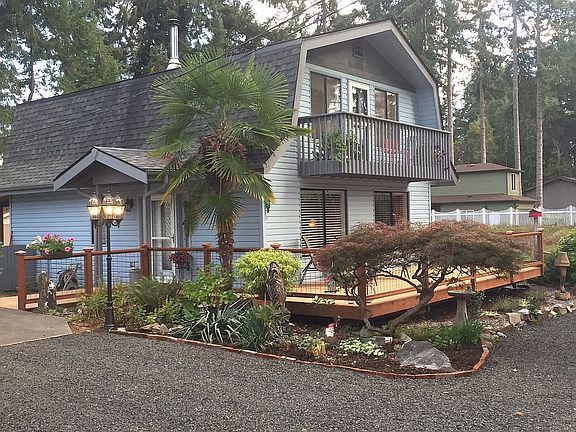 3rd image of 371 E Treasure Island Dr