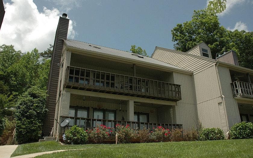 1st image of 220 Windjammer Dr