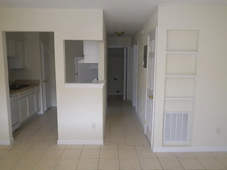 1610 Green Briar Pkwy #4 — Photo 4