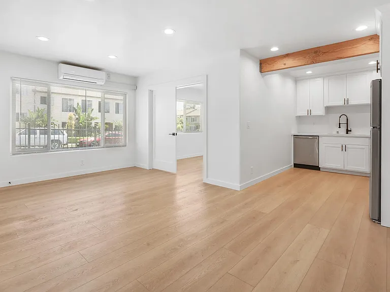 451 Normandie Pl #3 — Photo 1