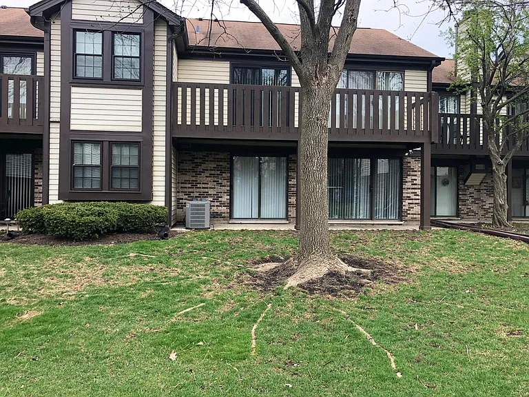 811 Stradford Cir — Photo 12