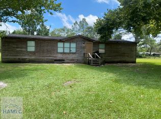 407 Meadow Rd NE, Glennville, GA 30427